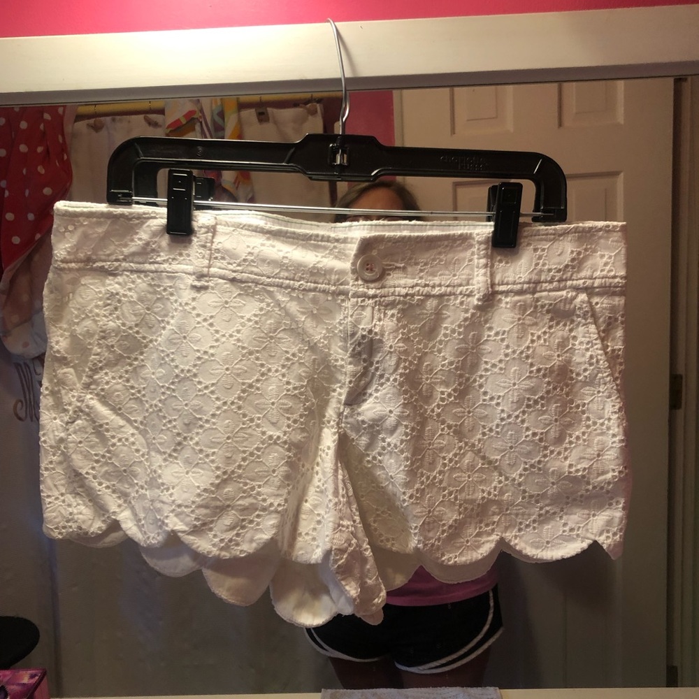 White eyelet scalloped legs shorts.